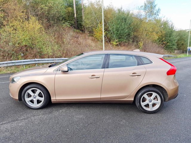 2015 VOLVO V40 - Photo 5