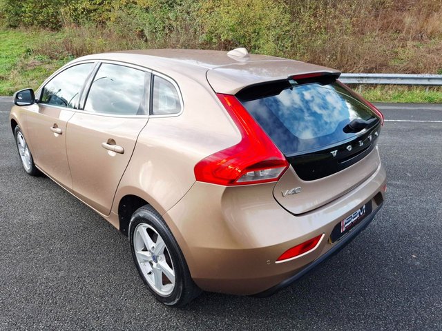2015 VOLVO V40 - Photo 12