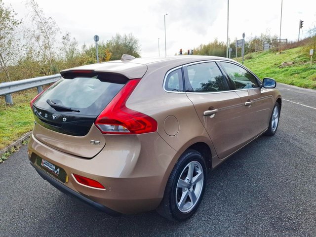2015 VOLVO V40 - Photo 10