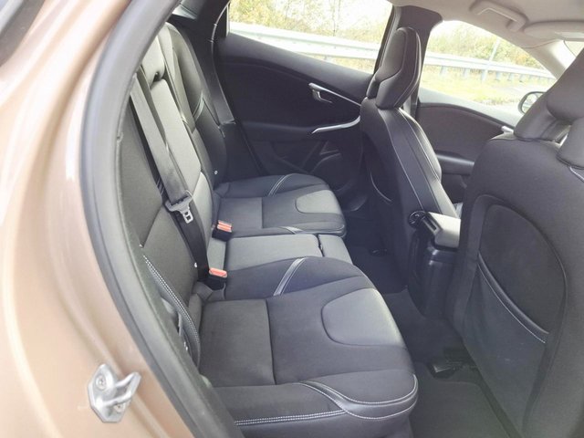 2015 VOLVO V40 - Photo 6