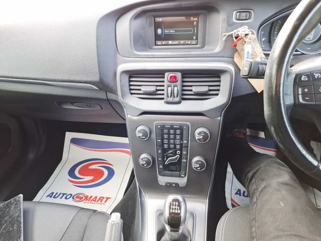 2015 VOLVO V40 - Photo 8