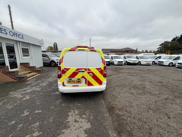 2020 Vauxhall Combo 1.6L Sportive 4dr - Photo 8