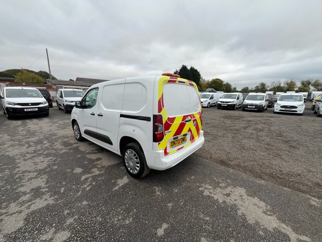 2020 Vauxhall Combo 1.6L Sportive 4dr - Photo 7