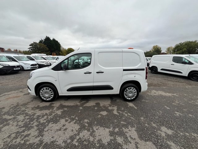 2020 Vauxhall Combo 1.6L Sportive 4dr - Photo 4
