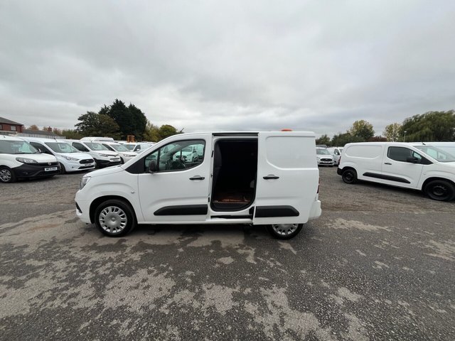 2020 Vauxhall Combo 1.6L Sportive 4dr - Photo 10