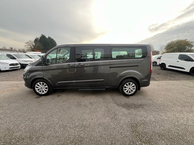 2022 Ford Tourneo Custom 2L Titanium 5dr - Photo 7