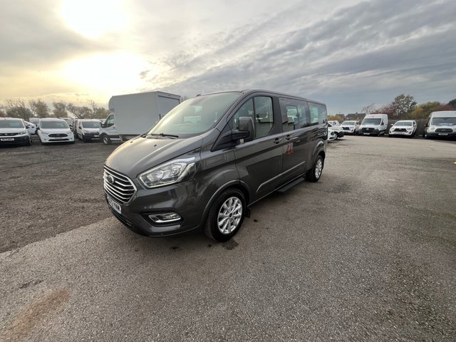 2022 Ford Tourneo Custom 2L Titanium 5dr - Photo 3