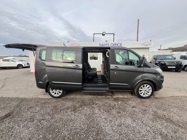2022 Ford Tourneo Custom 2L Titanium 5dr - Photo 6