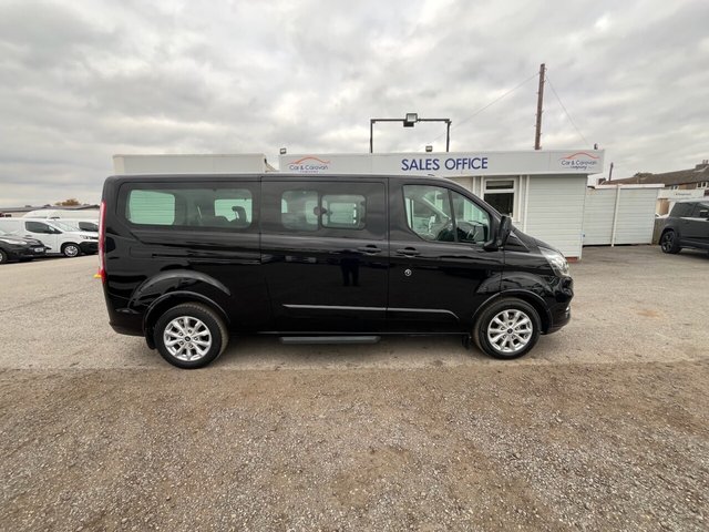 2022 Ford Tourneo Custom 2L Titanium 5dr - Photo 2