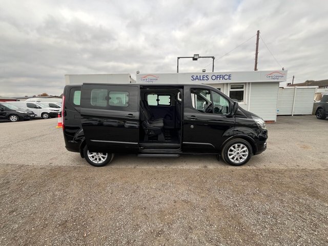 2022 Ford Tourneo Custom 2L Titanium 5dr - Photo 3
