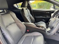 USED 2022 72 TOYOTA C-HR 1.8 VVT-h GPF Design SUV 5dr Petrol Hybrid CVT Euro 6 (s/s) (122 ps) CarPlay, Heated Seats, Reverse Camera