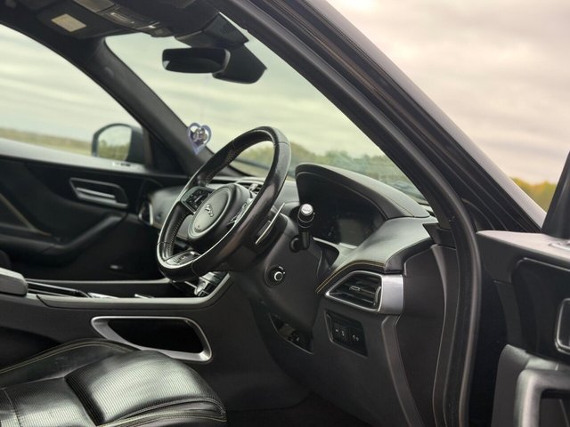 2020 JAGUAR F-PACE - Photo 9