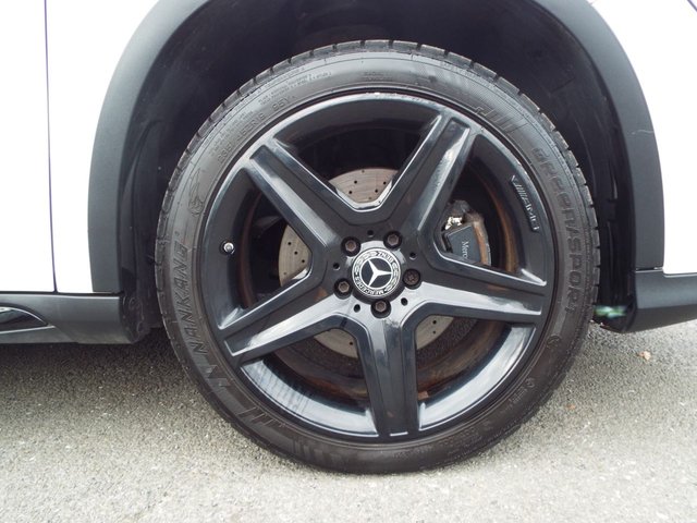 2015 MERCEDES-BENZ GLA 2.1 GLA220d AMG Line SUV 5dr Diesel 7G-DCT 4MATIC Euro 6 (s/s) (177 ps) - Photo 9