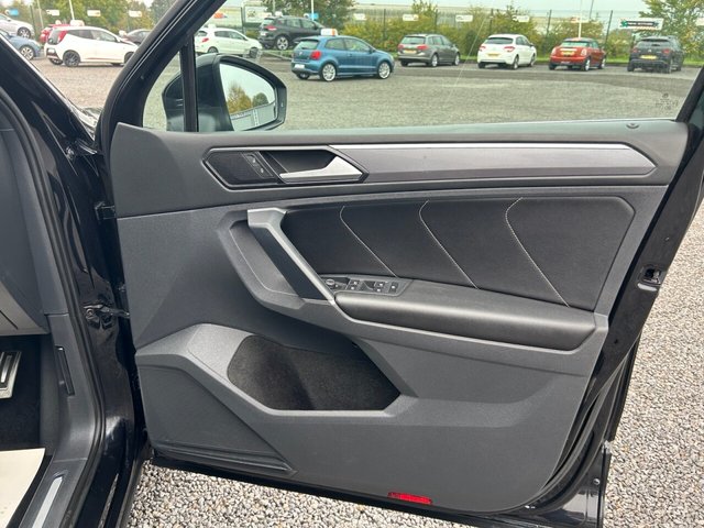 2016 VOLKSWAGEN TIGUAN 2.0 TDI BlueMotion Tech R-Line SUV 5dr Diesel DSG 4Motion Euro 6 (s/s) (150 ps) automatic 4x4 - Photo 12