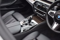 USED 2018 Y BMW 5 SERIES 3.0 530d M Sport Touring 5dr Diesel Auto Euro 6 (s/s) (265 ps) PAN ROOF / HUD / H&K / REV CAM