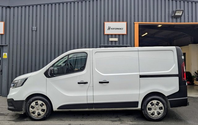 2022 RENAULT TRAFIC - Photo 4