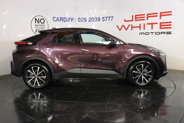2025 TOYOTA C-HR 1.8 VVT-h Design 5dr CVT (SAT NAV, HEATED SEATS) - Photo 6