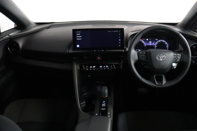 2025 TOYOTA C-HR 1.8 VVT-h Design 5dr CVT (SAT NAV, HEATED SEATS) - Photo 8