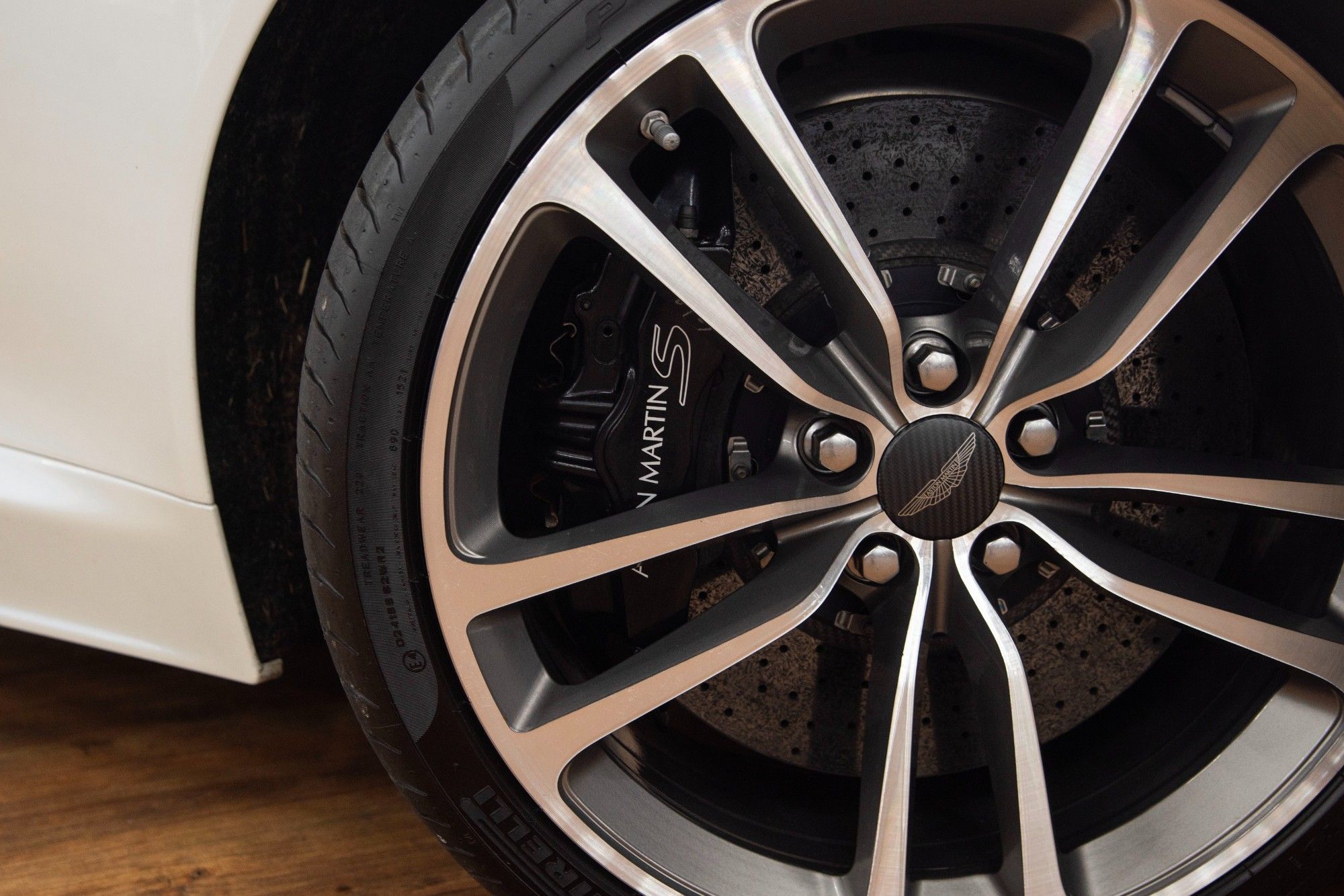 USED 2012 61 ASTON MARTIN DBS 5.9L 
