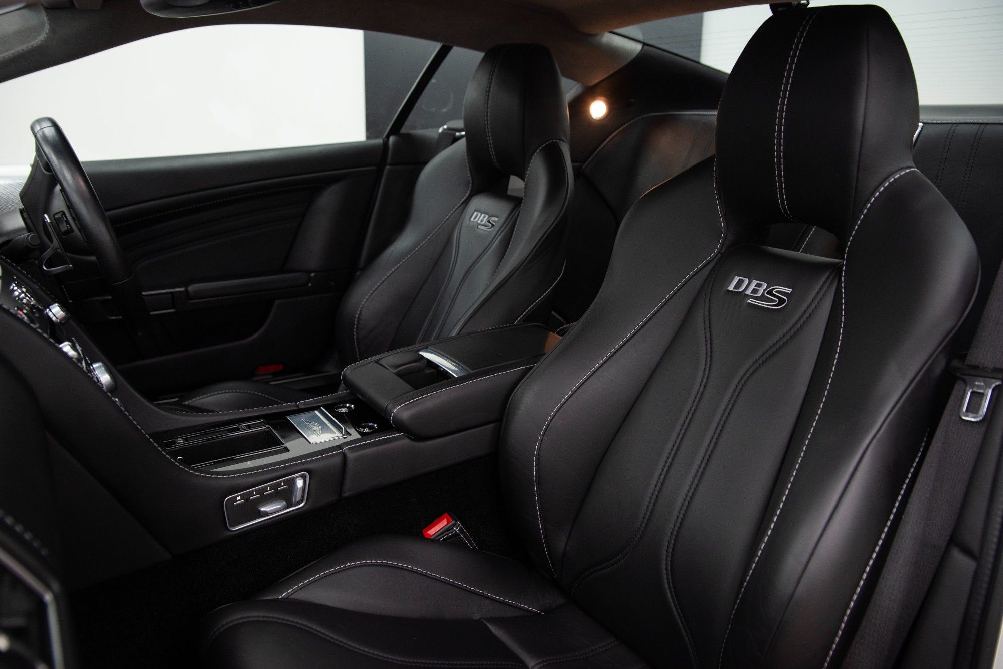 USED 2012 61 ASTON MARTIN DBS 5.9L 