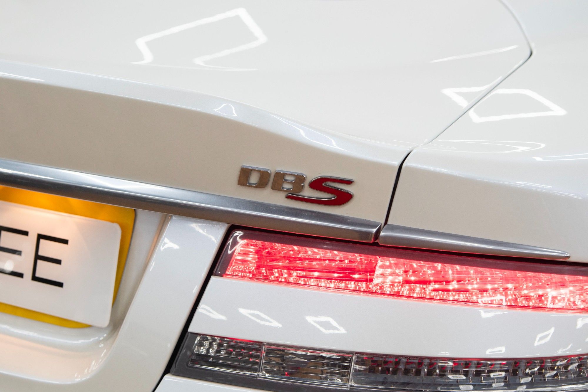 USED 2012 61 ASTON MARTIN DBS 5.9L 