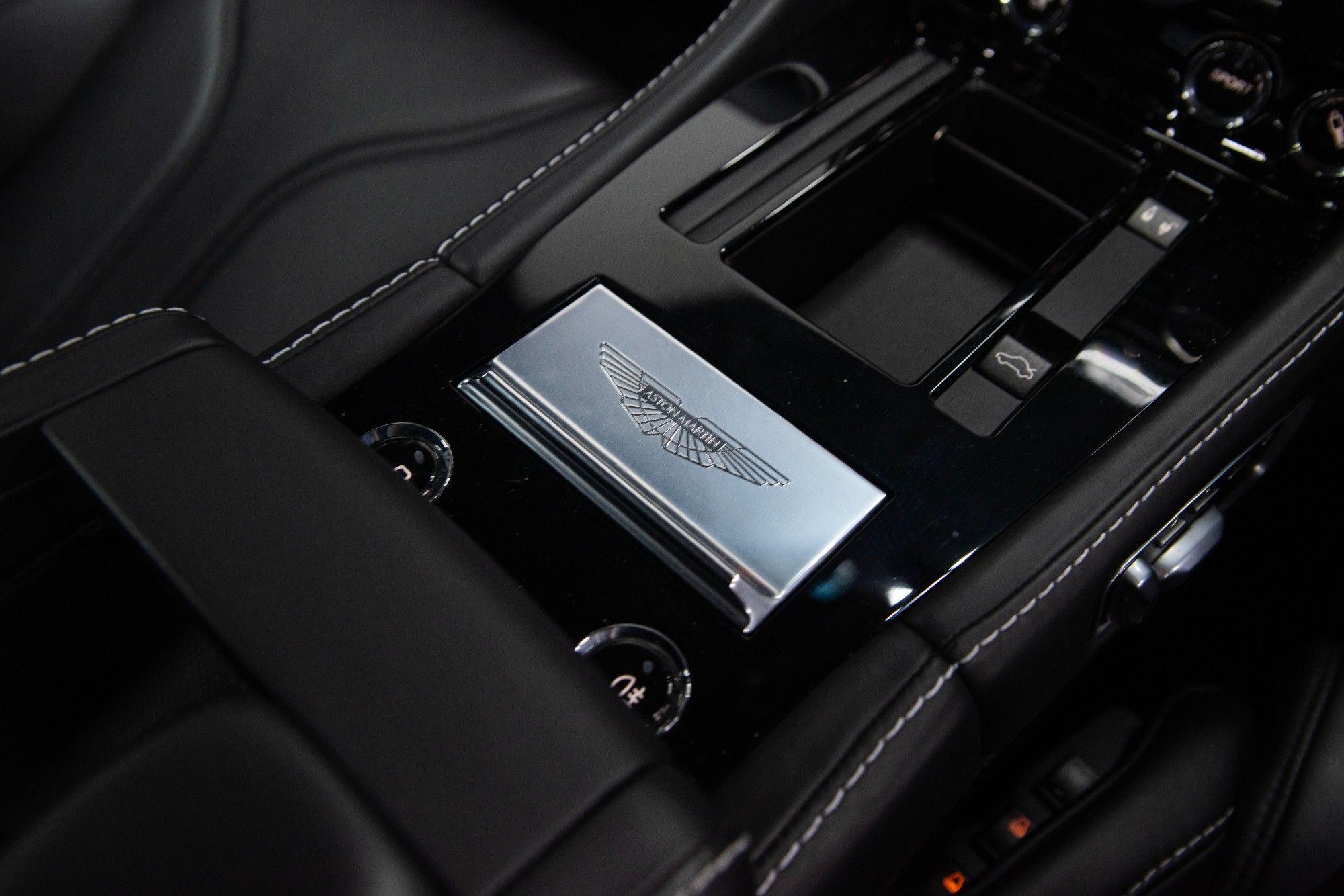 USED 2012 61 ASTON MARTIN DBS 5.9L 
