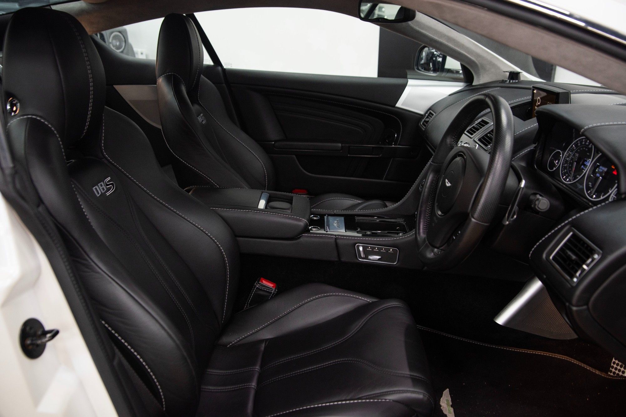USED 2012 61 ASTON MARTIN DBS 5.9L 
