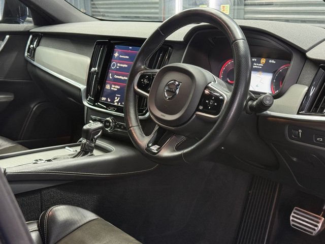 View our VOLVO V90