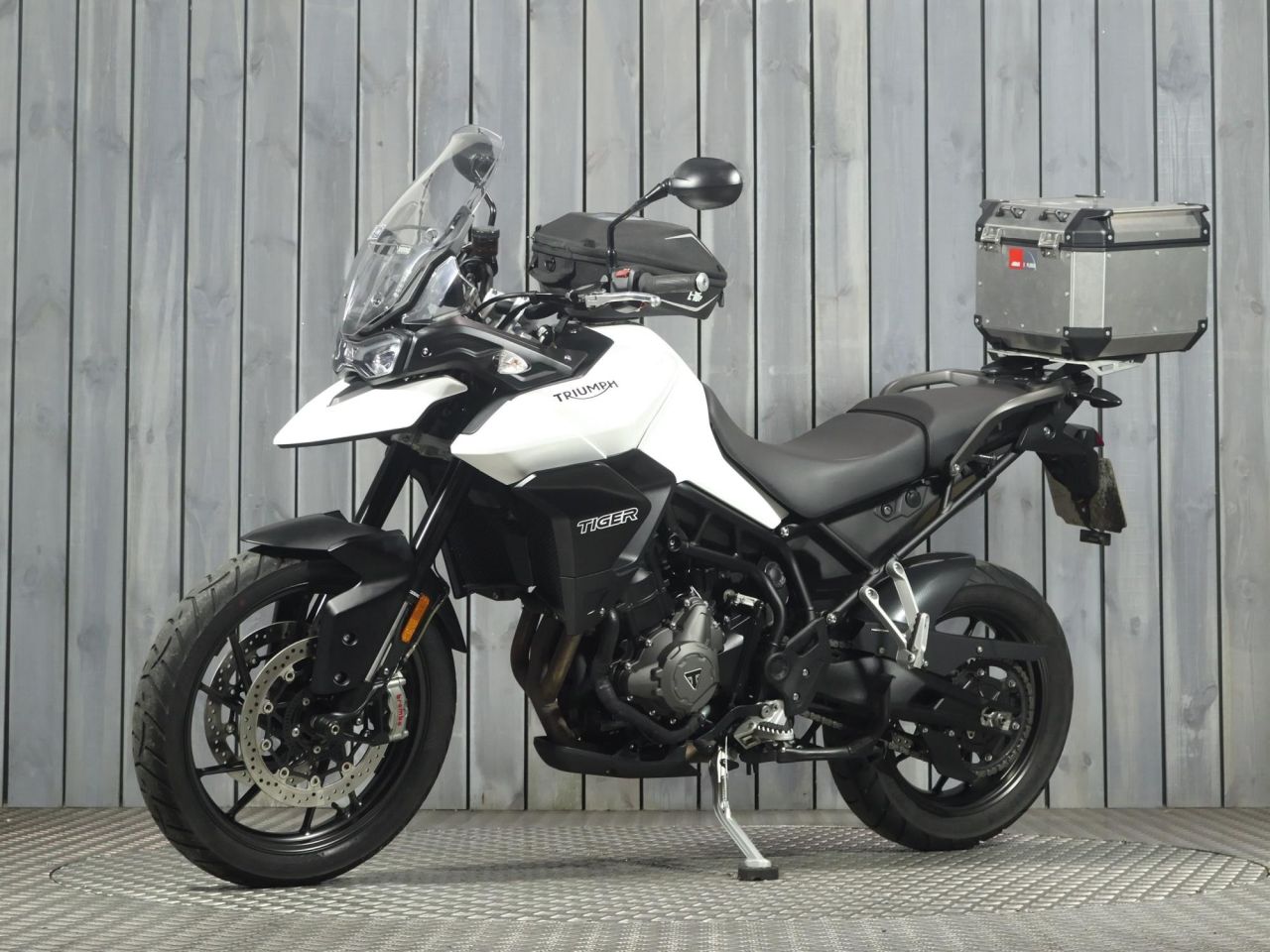TRIUMPH TIGER 900