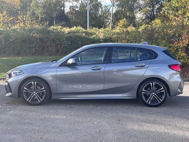 2023 BMW 1 SERIES - Photo 2