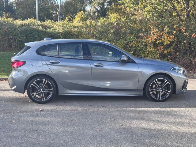 2023 BMW 1 SERIES - Photo 6