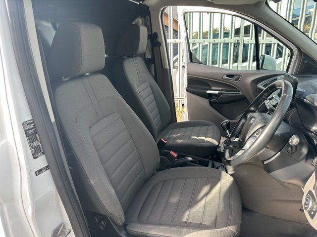2023 Ford Transit Connect 1.5L Limited 5dr - Photo 2