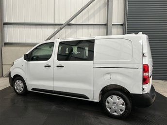 2022 VAUXHALL VIVARO