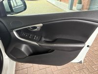USED 2014 14 VOLVO V40 1.6 T3 R-Design Hatchback 5dr Petrol Manual Euro 5 (s/s) (150 ps) 