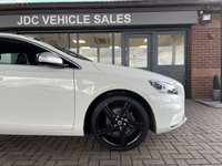 USED 2014 14 VOLVO V40 1.6 T3 R-Design Hatchback 5dr Petrol Manual Euro 5 (s/s) (150 ps) 