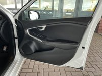 USED 2014 14 VOLVO V40 1.6 T3 R-Design Hatchback 5dr Petrol Manual Euro 5 (s/s) (150 ps) 