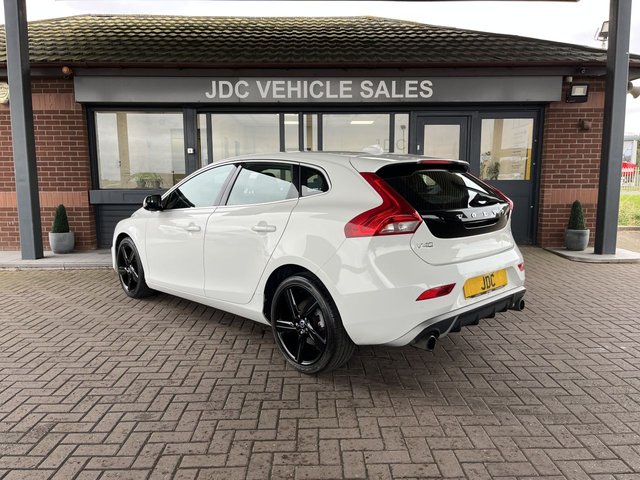 2014 VOLVO V40 2014 1.6 T3 R-Design Hatchback 5dr Petrol Manual Euro 5 (s/s) (150 ps) - Photo 2