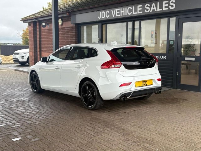2014 VOLVO V40 2014 1.6 T3 R-Design Hatchback 5dr Petrol Manual Euro 5 (s/s) (150 ps) - Photo 9