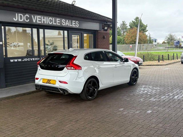 2014 VOLVO V40 2014 1.6 T3 R-Design Hatchback 5dr Petrol Manual Euro 5 (s/s) (150 ps) - Photo 11