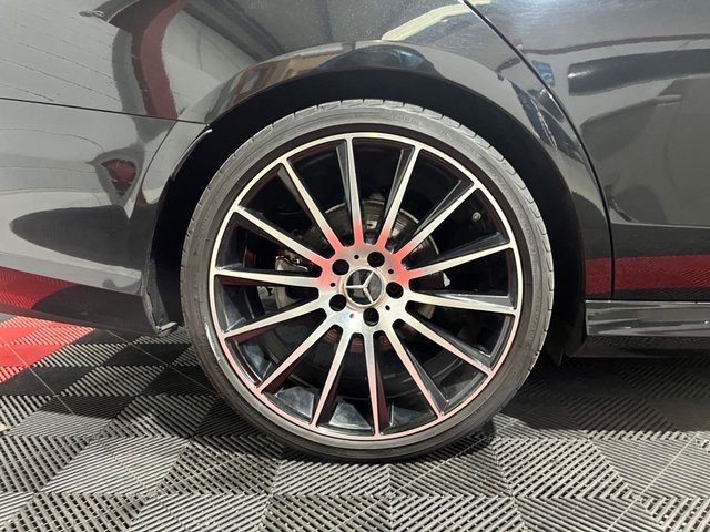 2020 MERCEDES-BENZ E-CLASS 2.0 E220d AMG Line Night Edition (Premium Plus) Estate 5dr Diesel G-Tronic+ Euro 6 (s/s) (194 ps) - Photo 12