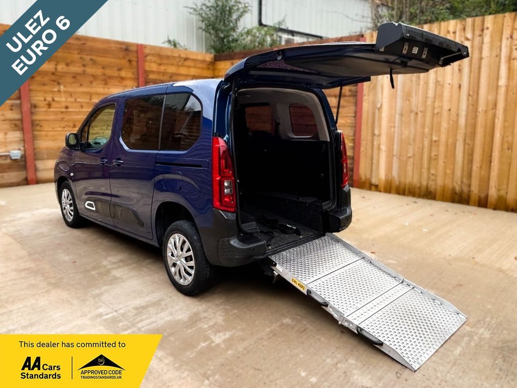 Blue 2020 Citroen Berlingo Estate Front-wheel drive Automatic