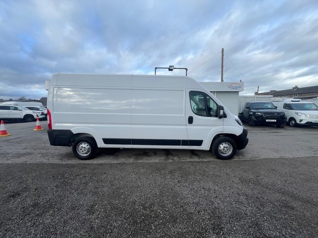 2024 Peugeot Boxer 2.2L Professional Premium + 5dr - Photo 10