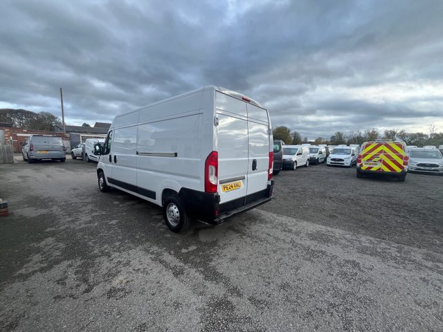 2024 Peugeot Boxer 2.2L Professional Premium + 5dr - Photo 6