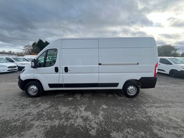 2024 Peugeot Boxer 2.2L Professional Premium + 5dr - Photo 9