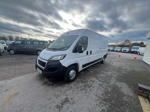 2024 Peugeot Boxer 2.2L Professional Premium + 5dr - Photo 3
