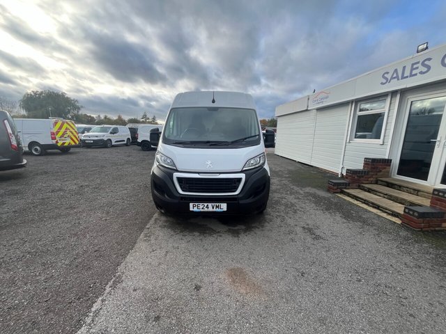 2024 Peugeot Boxer 2.2L Professional Premium + 5dr - Photo 2