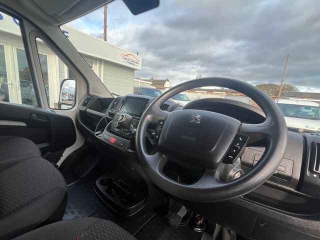 2024 Peugeot Boxer 2.2L Professional Premium + 5dr - Photo 11