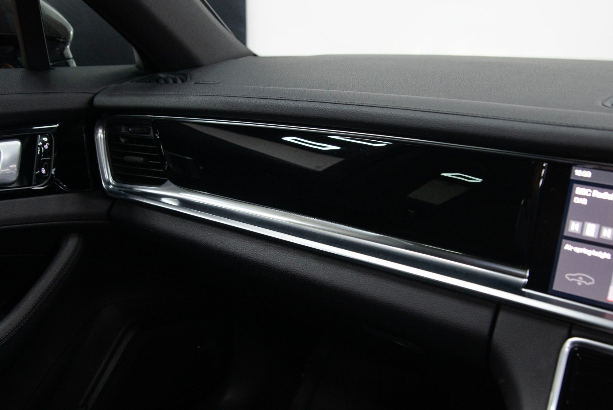 USED 2018 18 PORSCHE PANAMERA 2.9 V6 E-Hybrid 14kWh 4  