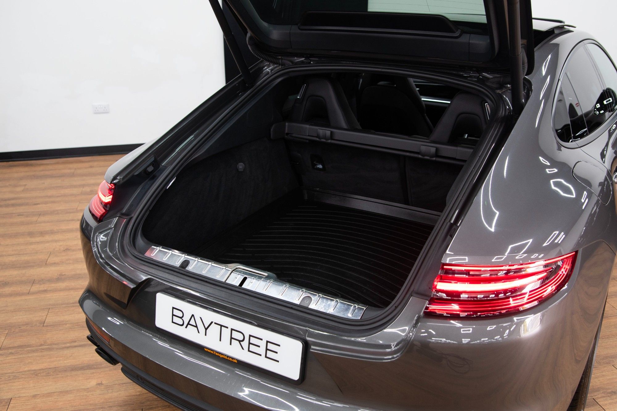 USED 2018 18 PORSCHE PANAMERA 2.9 V6 E-Hybrid 14kWh 4  