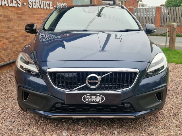 View our VOLVO V40 CROSS COUNTRY